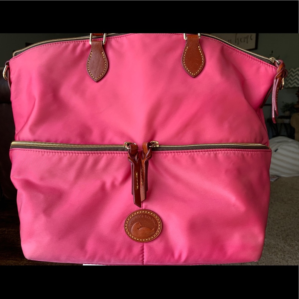 Dooney & Bourke Purse w/detachable crossbody strap